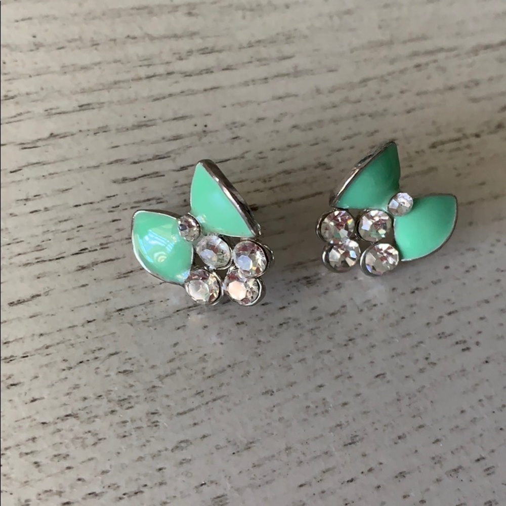Bow with jewels